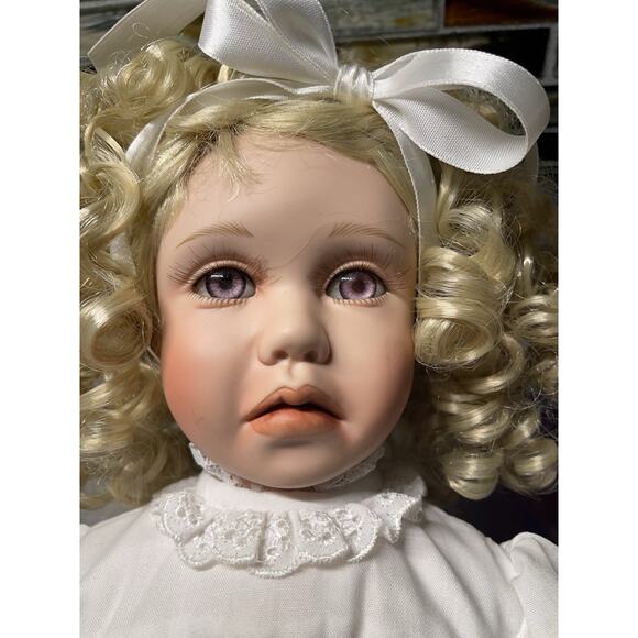 Vintage ASHLEY BELLE COLLECTION Porcelain Doll With COA Certificate Box Maris - Picture 2 of 8